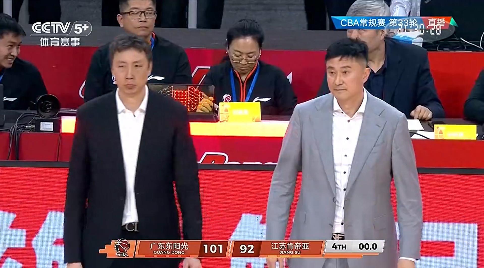乐鱼体育下载-出乎意料！江苏输球后，一人向杜锋鞠躬，球迷：人品球品都是顶级